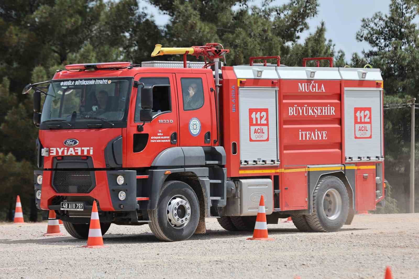 Muğla Büyükşehir Belediyesi itfaiye personeline kapsamlı eğitim desteği