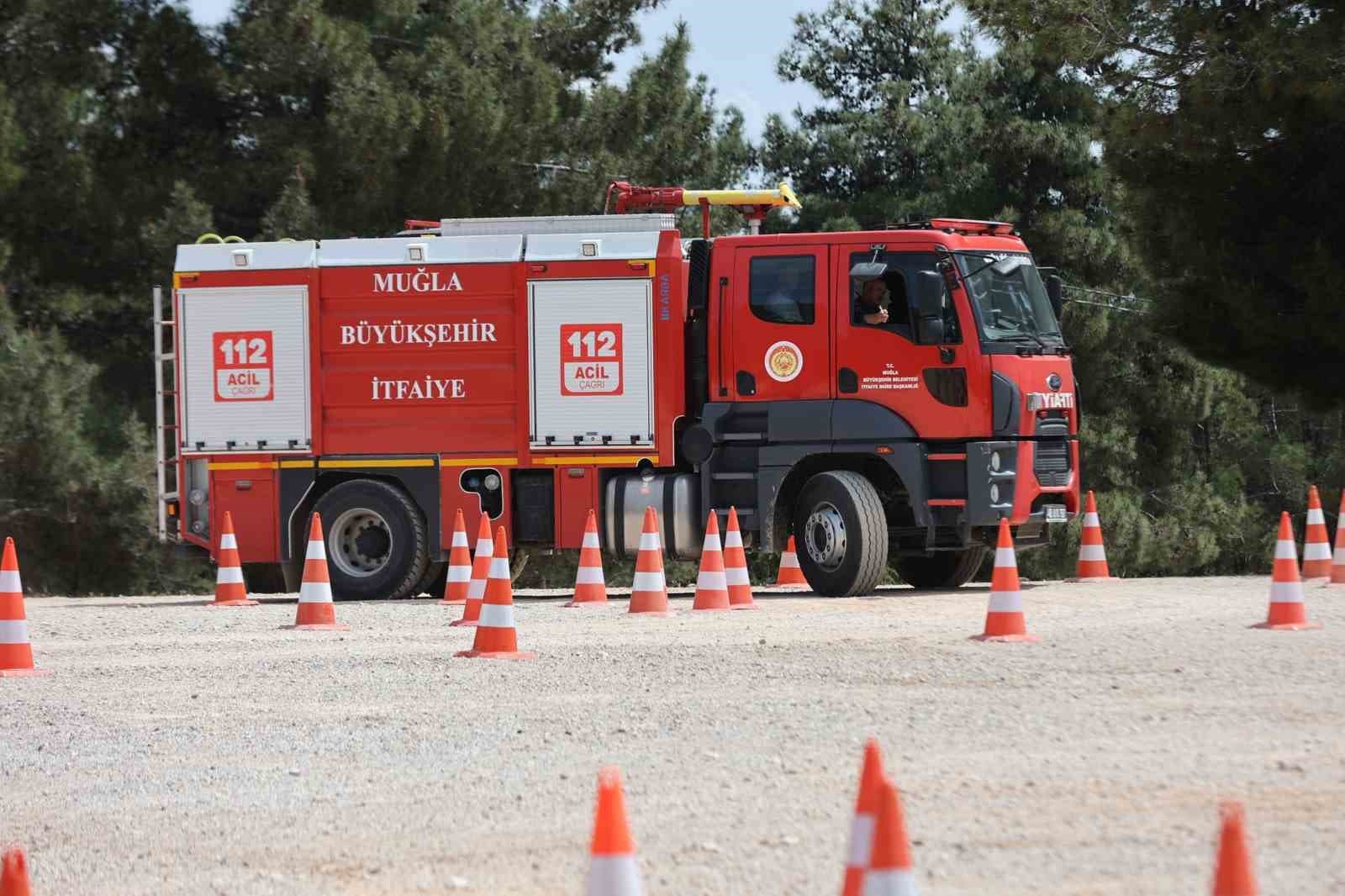 Muğla Büyükşehir Belediyesi itfaiye personeline kapsamlı eğitim desteği