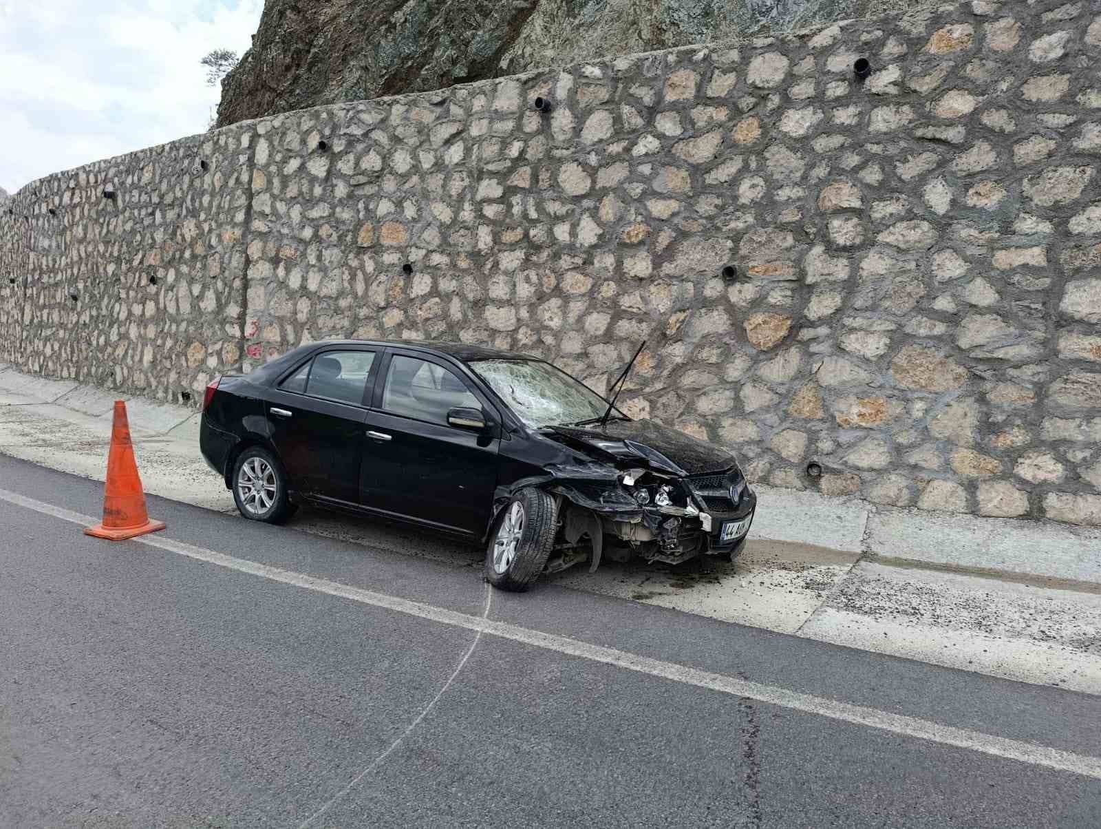 Kontrolden çıkan araç bariyerlere çarptı: 1 yaralı