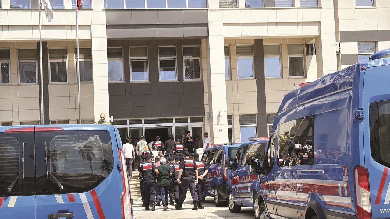 Antalya’da usulsüz reçete operasyonunda 4 tutuklama