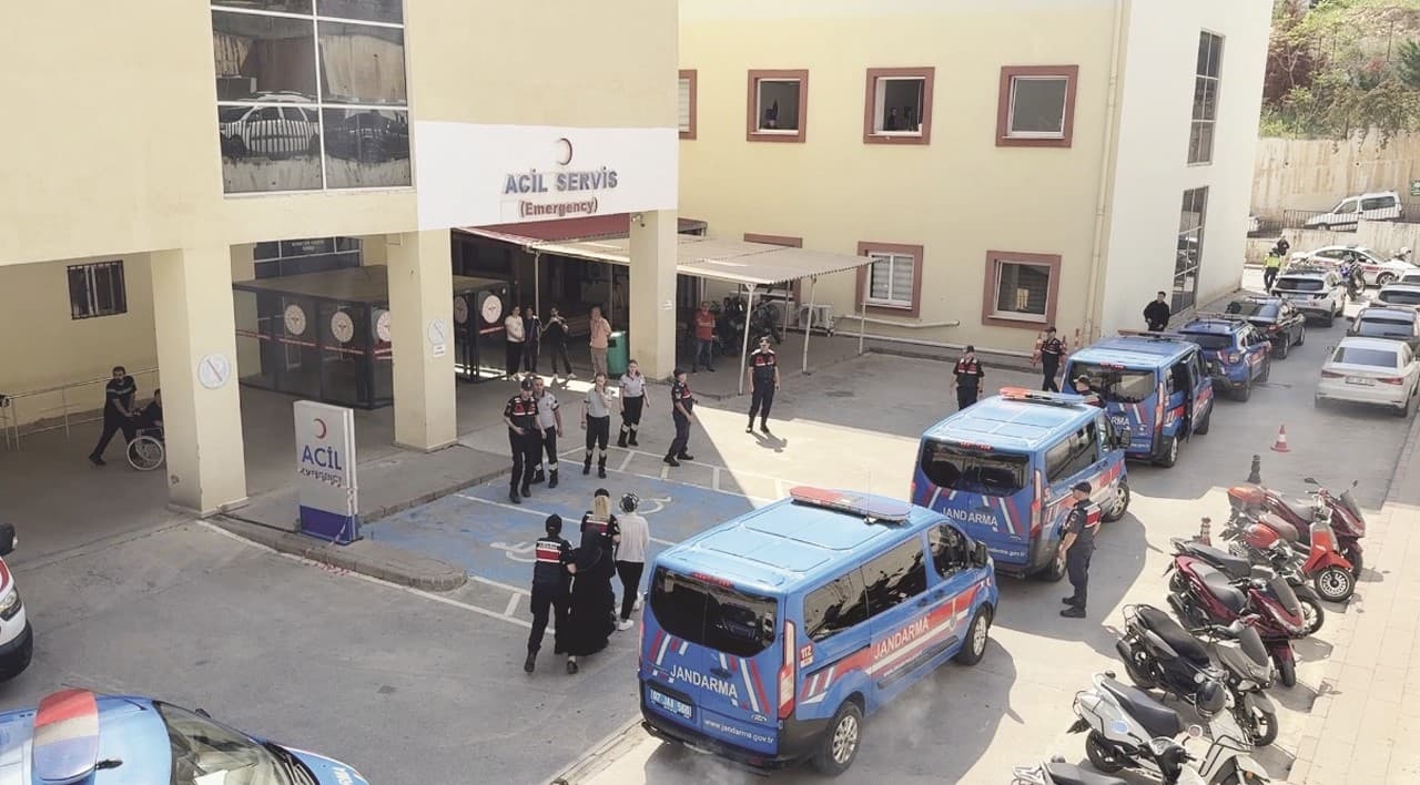 Antalya’da usulsüz reçete operasyonunda 4 tutuklama
