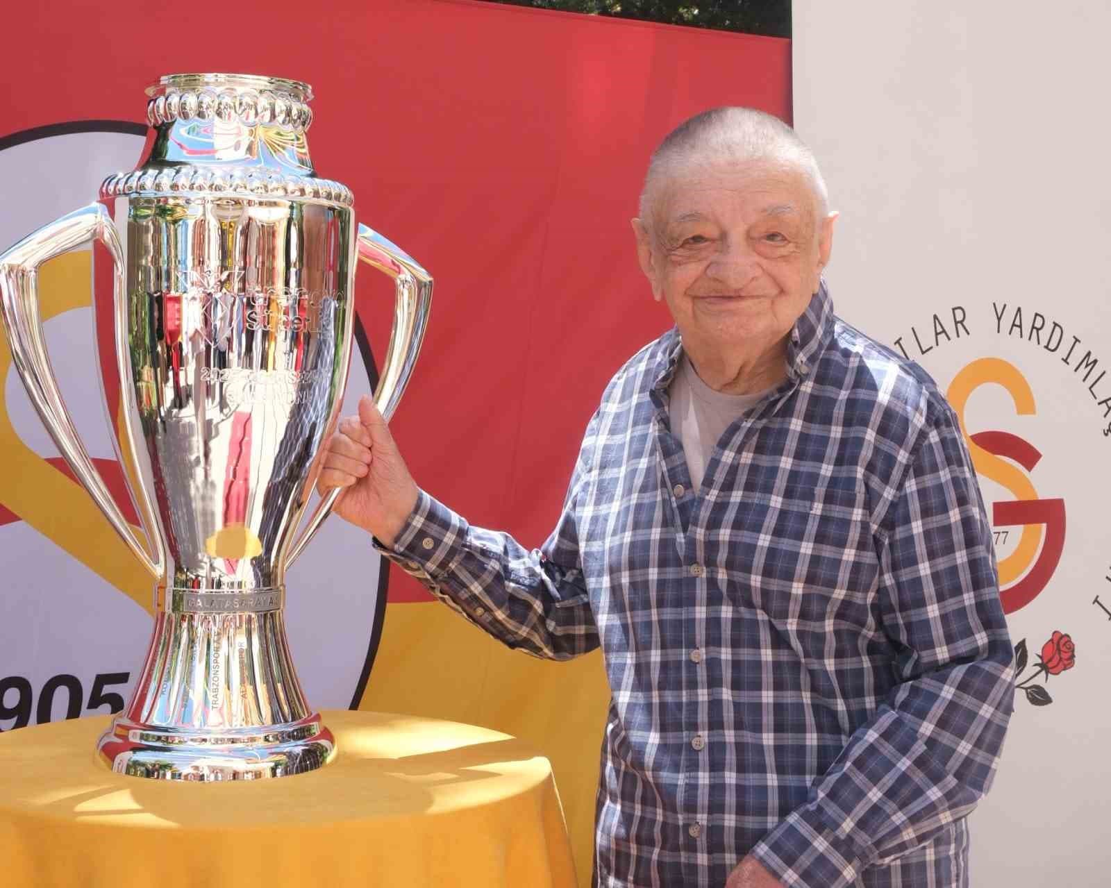 Kurban Bayramı sevinci şampiyonluk kupasıyla Galatasaraylılar Yurdu’nda yaşandı