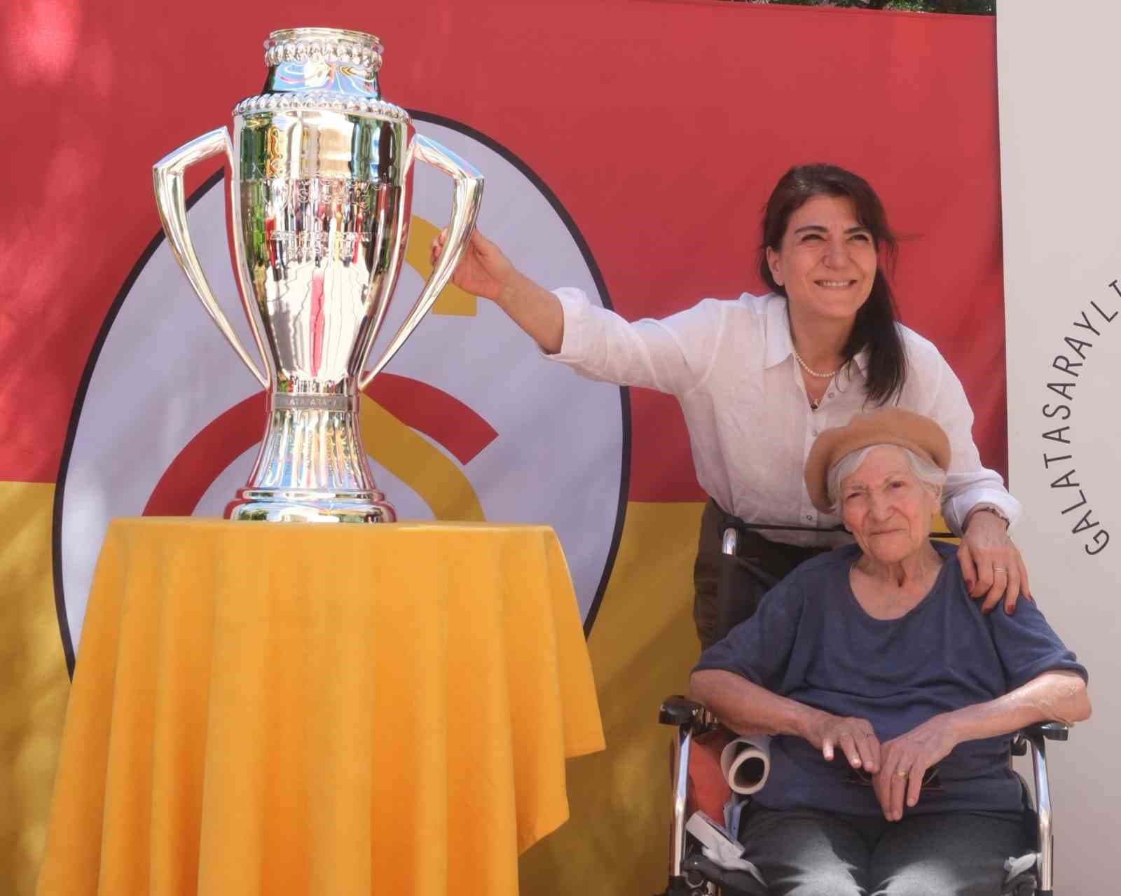 Kurban Bayramı sevinci şampiyonluk kupasıyla Galatasaraylılar Yurdu’nda yaşandı