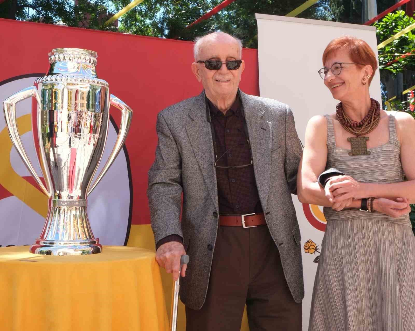 Kurban Bayramı sevinci şampiyonluk kupasıyla Galatasaraylılar Yurdu’nda yaşandı