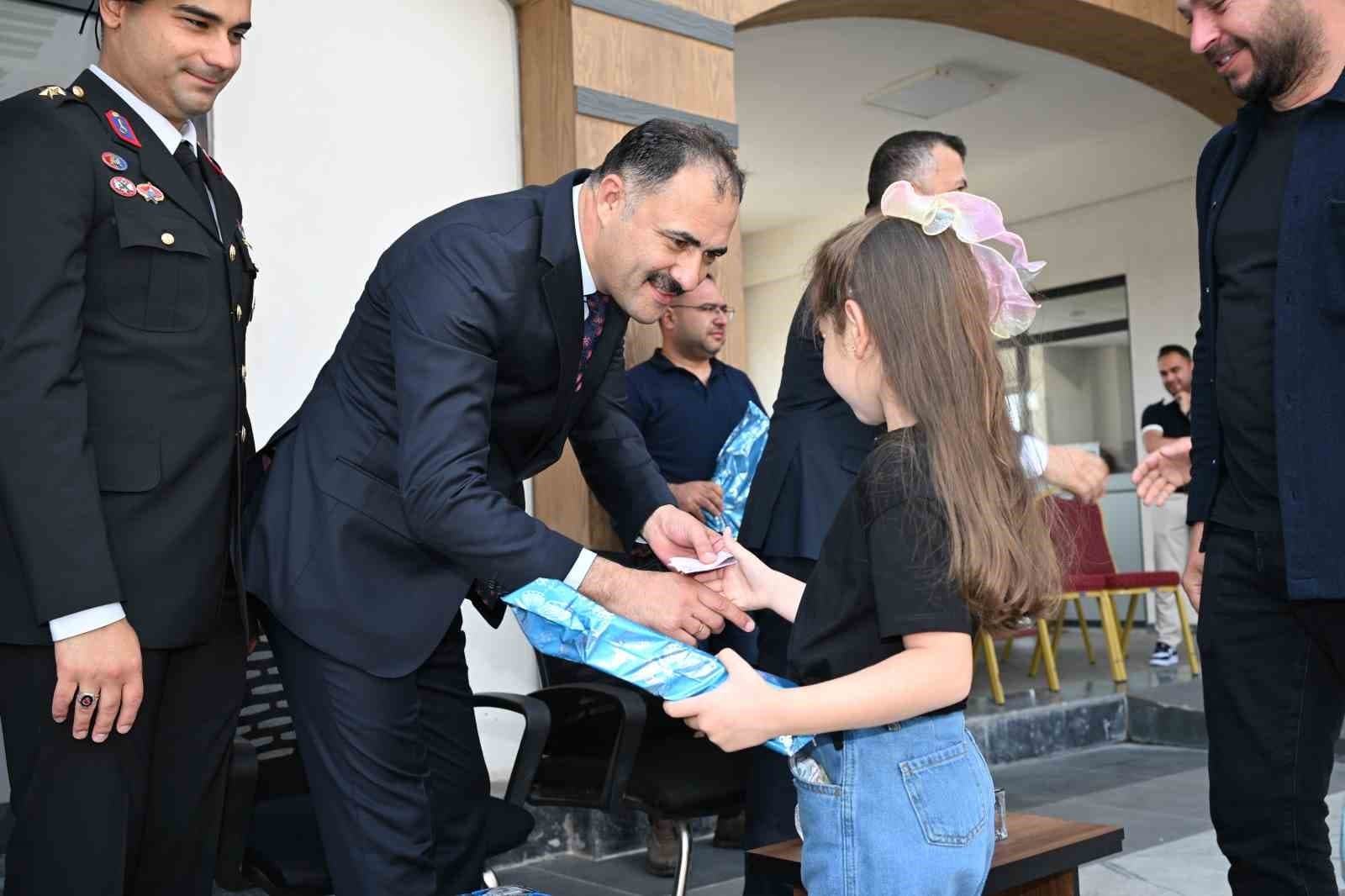 Demirci’de geleneksel bayramlaşma programına yoğun katılım