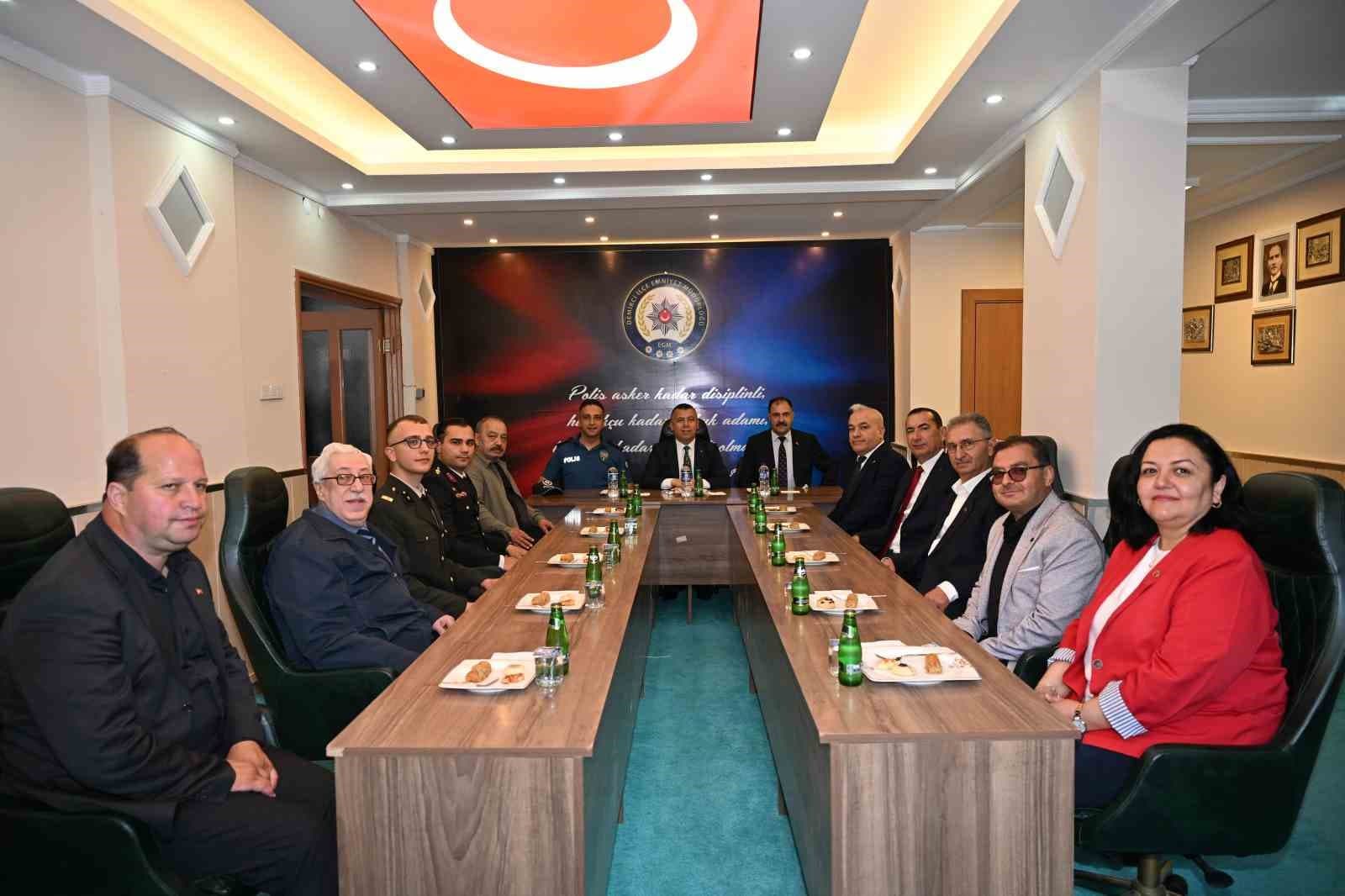 Demirci’de geleneksel bayramlaşma programına yoğun katılım