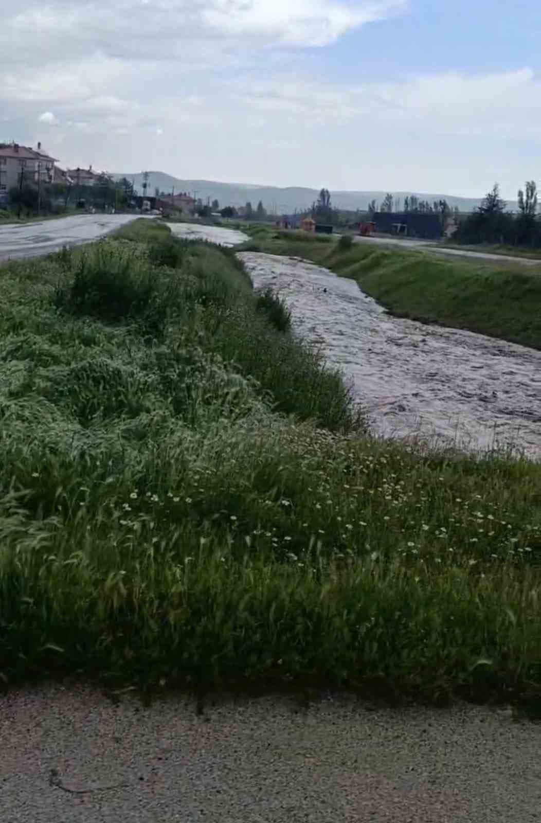 Ankara’da sağanak sonrası sel meydana geldi