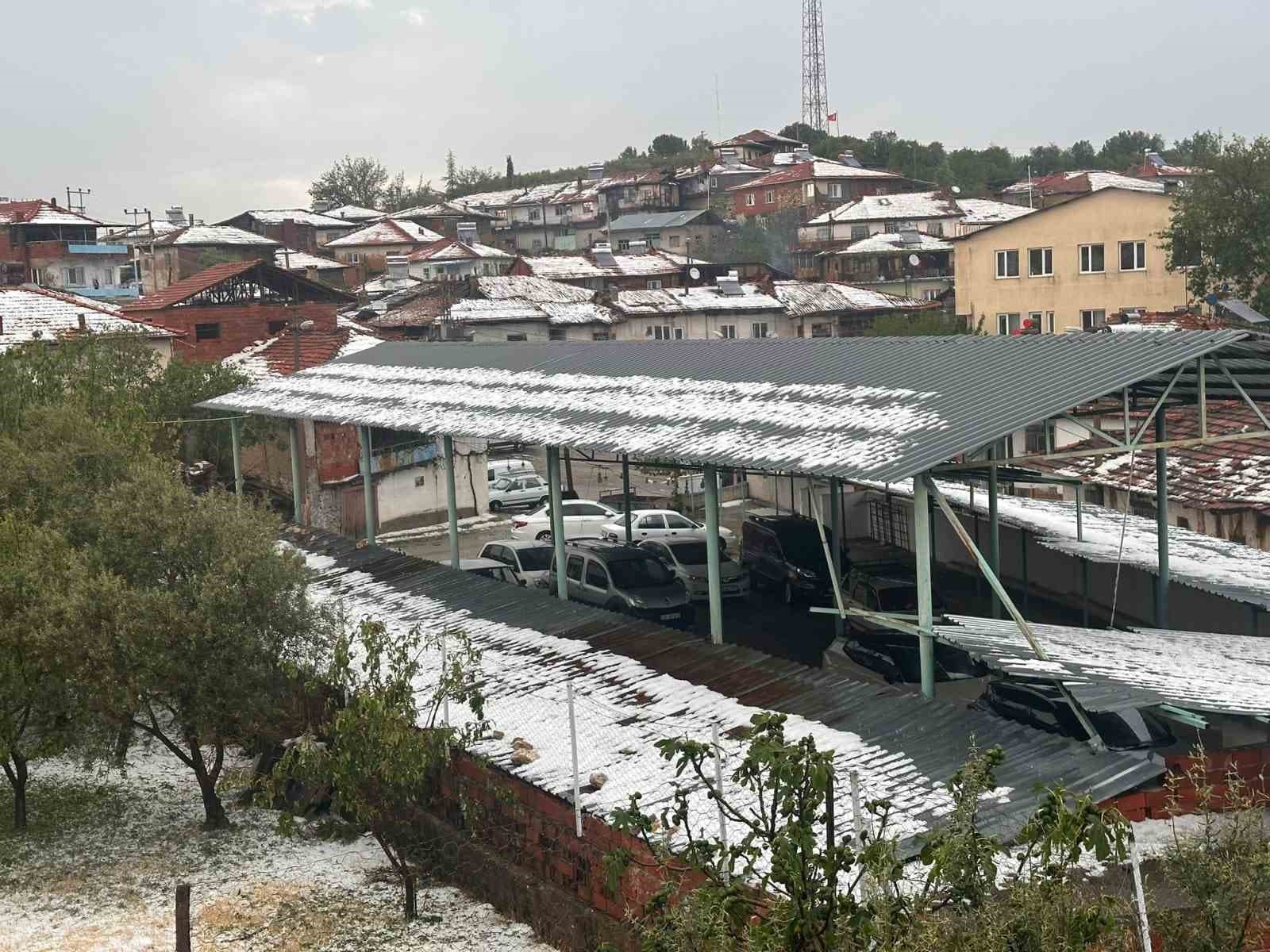 Manisa’da sağanak ve dolu etkili oldu