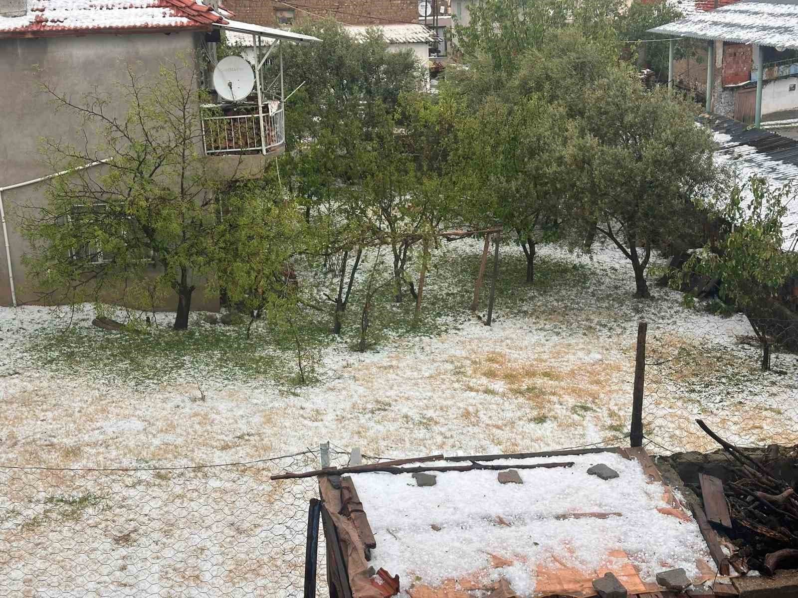 Manisa’da sağanak ve dolu etkili oldu