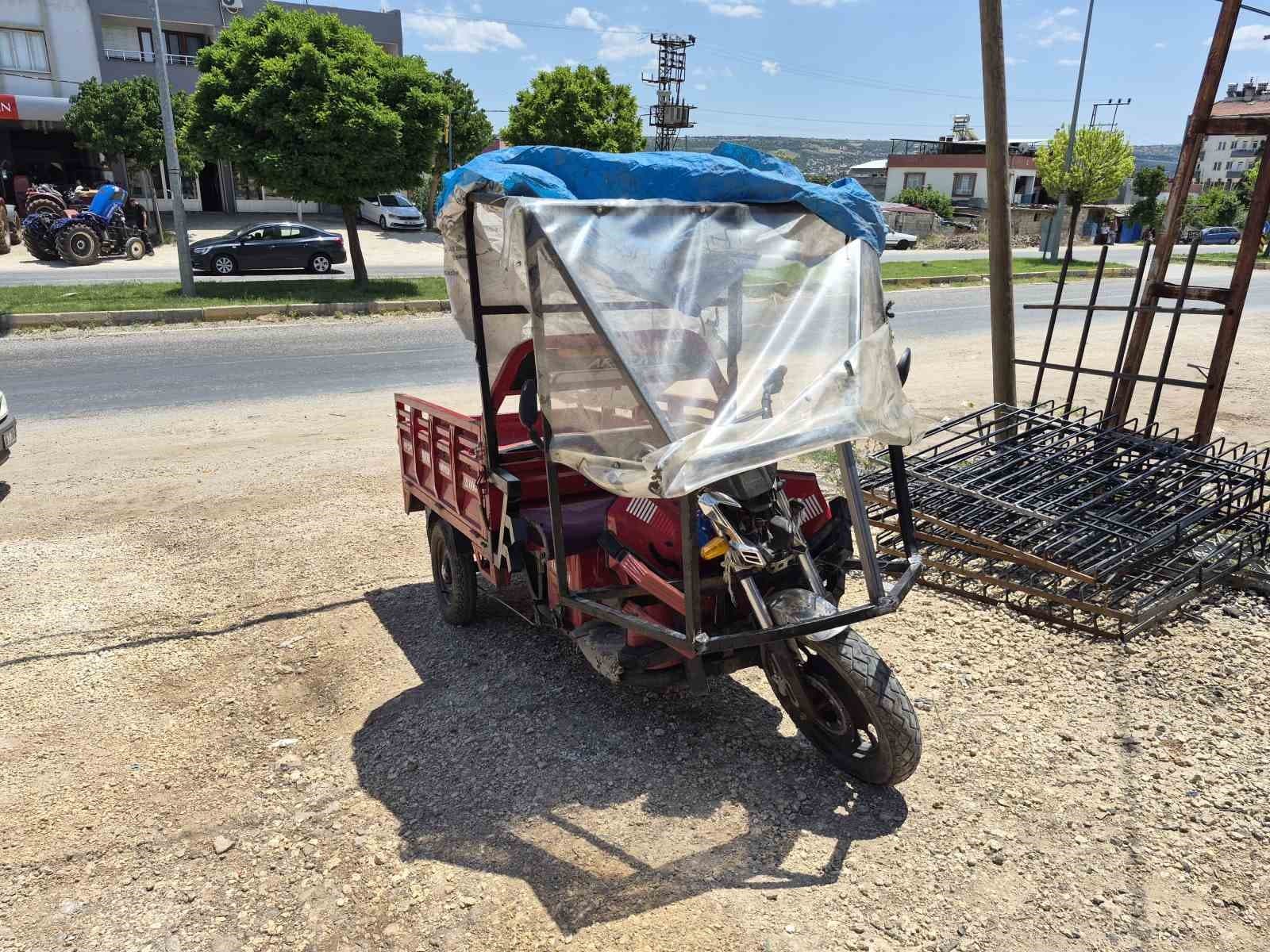 Kamyonet ile çarpışan motosikletin sürücüsü yaralandı