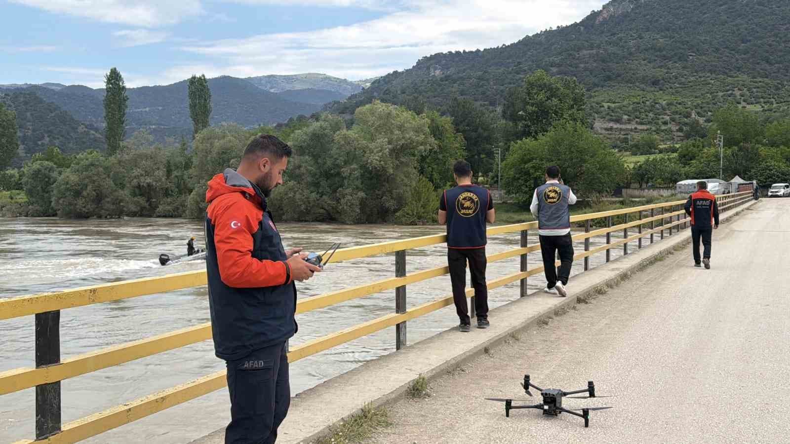 Tokat’ta 216 personel Kelkit Çayı’nda kayıp gençlerin izini sürüyor
