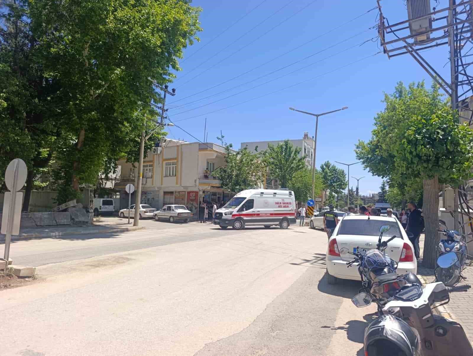 Otomobil ile motosiklet çarpıştı: 1 ağır yaralı