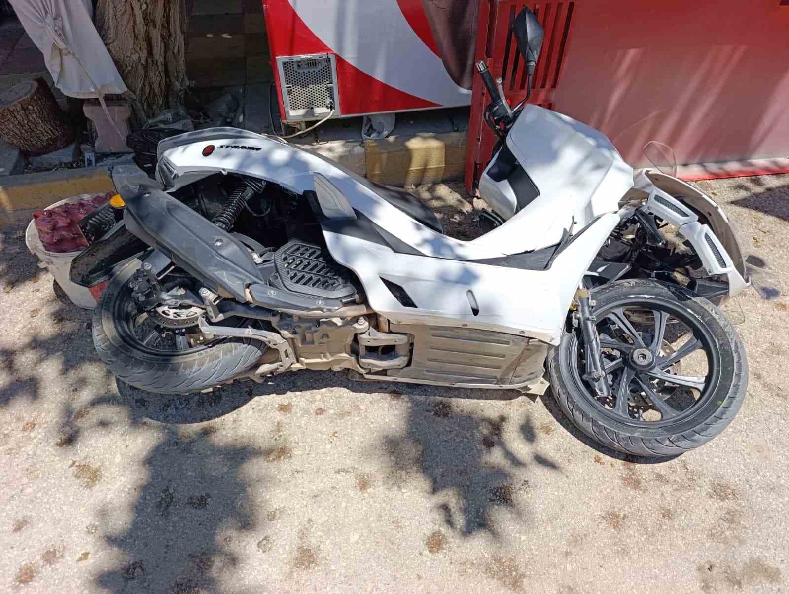 Otomobil ile motosiklet çarpıştı: 1 ağır yaralı