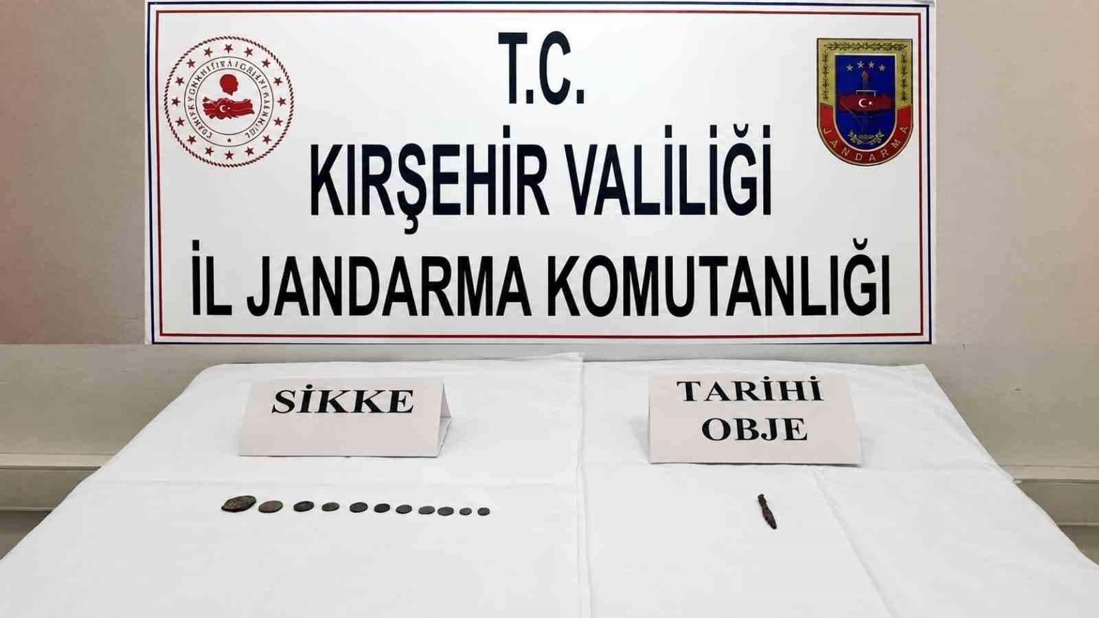 Kırşehir’de tarihi eser operasyonu: Sikke ve objeler ele geçirildi