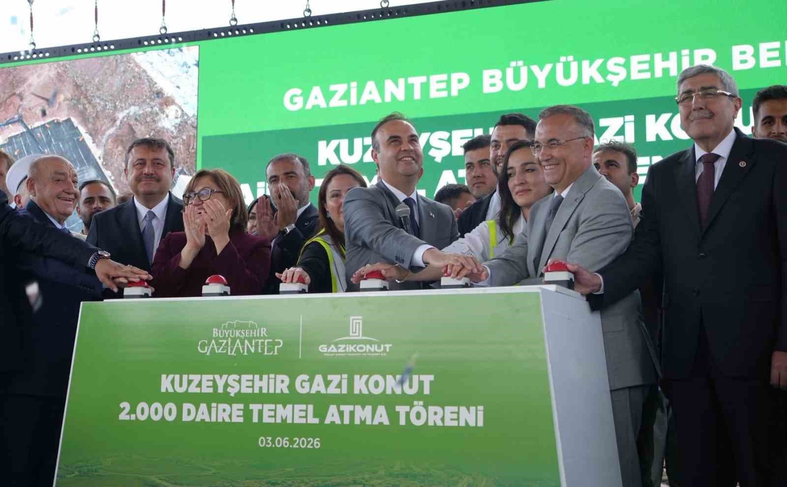 Bakan Kacır: "Birilerinin milletin emanetine nasıl hıyanet ettiklerini ve el uzatmaya kalktıklarını hep birlikte görüyoruz"