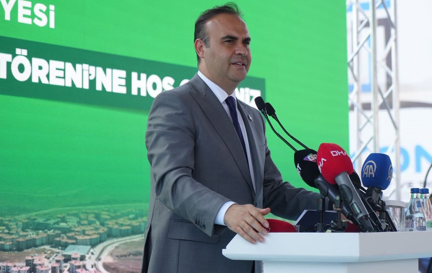 Bakan Kacır: "Birilerinin milletin emanetine nasıl hıyanet ettiklerini ve el uzatmaya kalktıklarını hep birlikte görüyoruz"