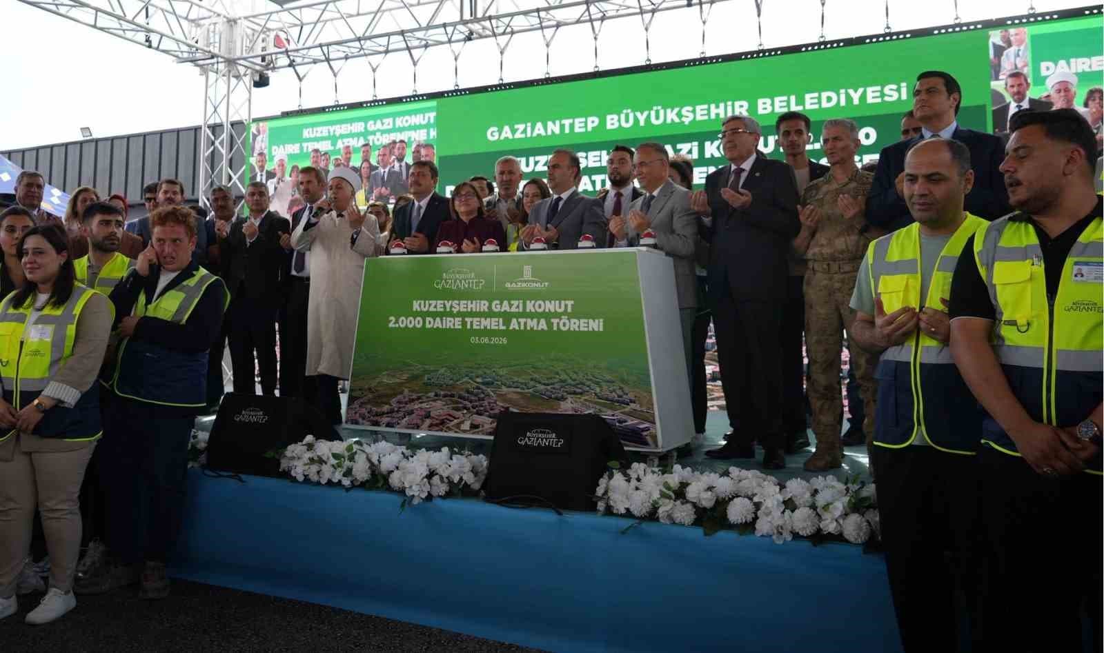 Bakan Kacır: "Birilerinin milletin emanetine nasıl hıyanet ettiklerini ve el uzatmaya kalktıklarını hep birlikte görüyoruz"