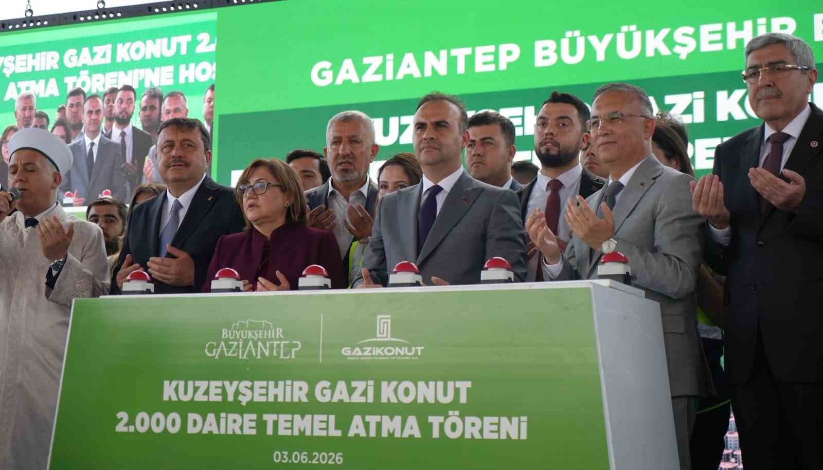 Bakan Kacır: "Birilerinin milletin emanetine nasıl hıyanet ettiklerini ve el uzatmaya kalktıklarını hep birlikte görüyoruz"