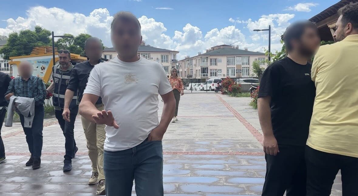 ’Çocuk tacizi’ şüphelisinin yakınları basına saldırdı