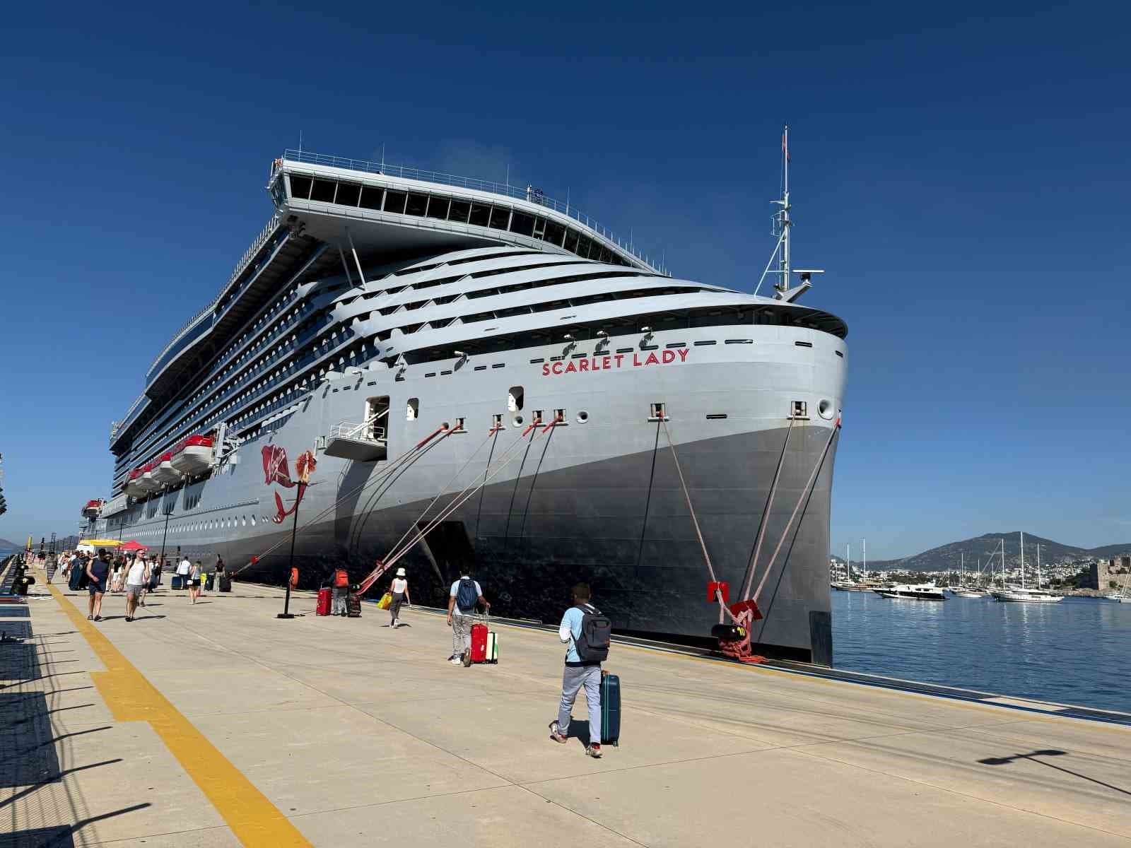Dev yolcu gemisi yeniden Bodrum’da