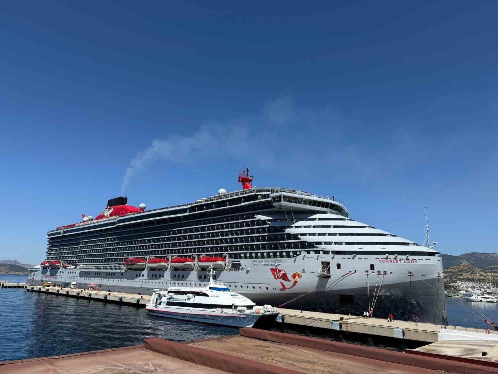 Dev yolcu gemisi yeniden Bodrum’da