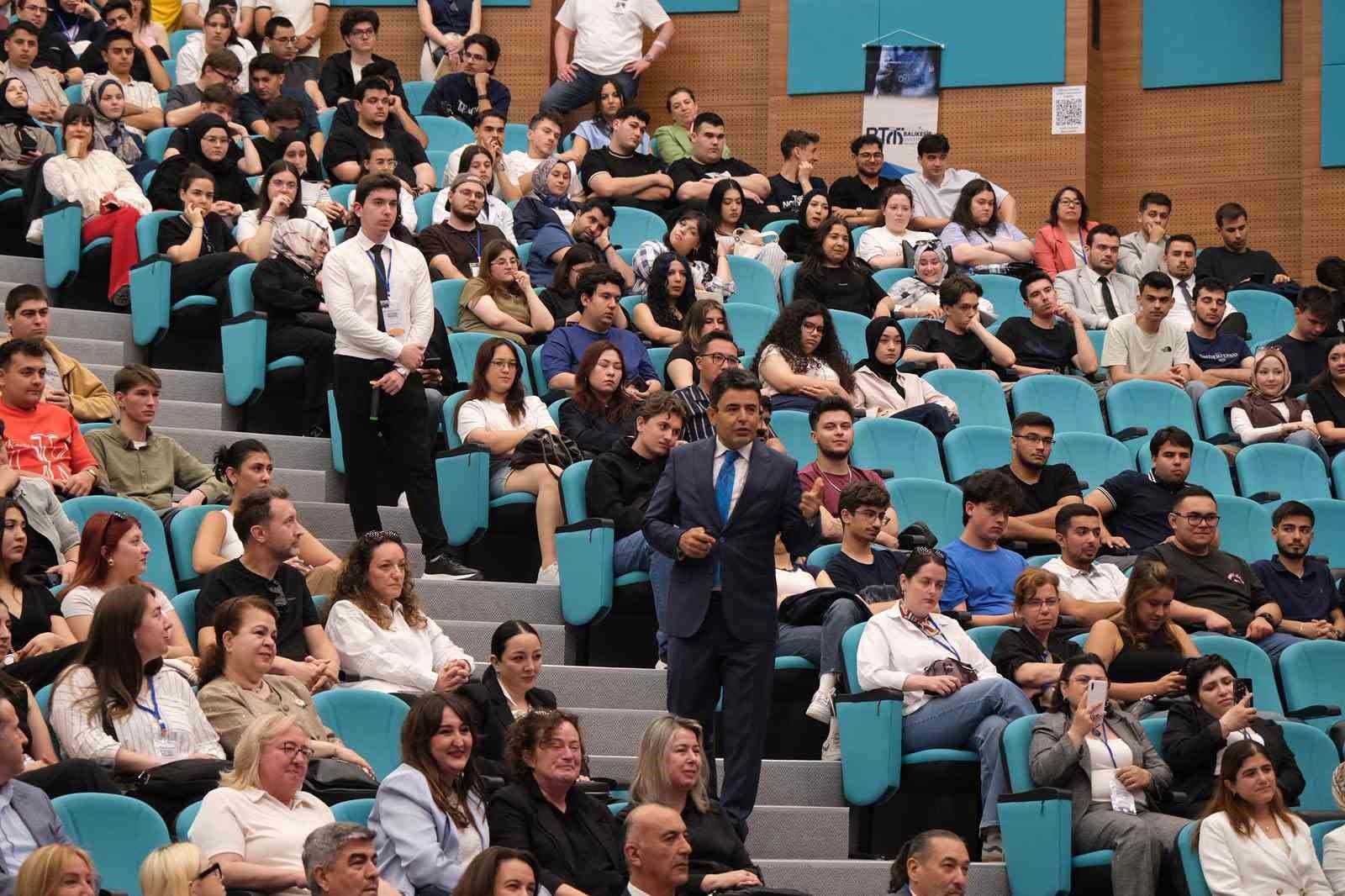 Bakan Yardımcısı Boyraz, "Mesleki Eğitimde Güncel Yaklaşımlar Forumu"nda öğrencilerle buluştu