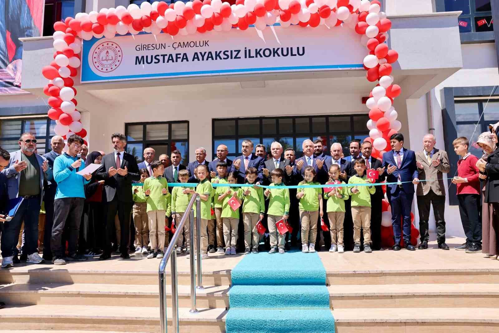 Bakan Yusuf Tekin Giresun’da hayırsever desteğiyle yapılan okul ve camiyi hizmete açtı