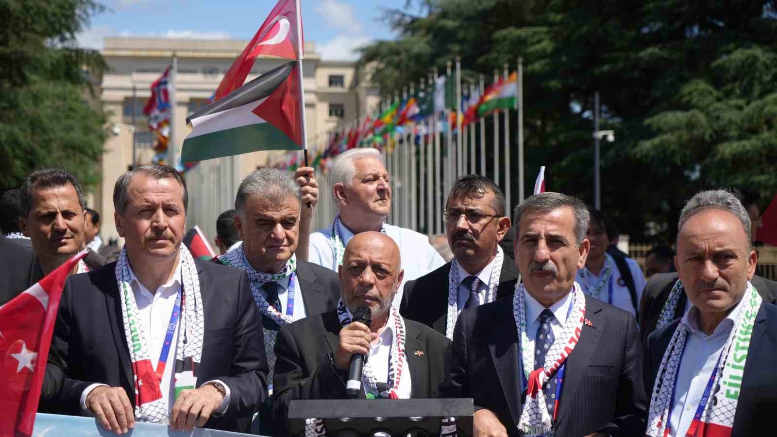HAK-İŞ, BM Cenevre Ofisi önünde Filistin’e destek gösterisi düzenledi