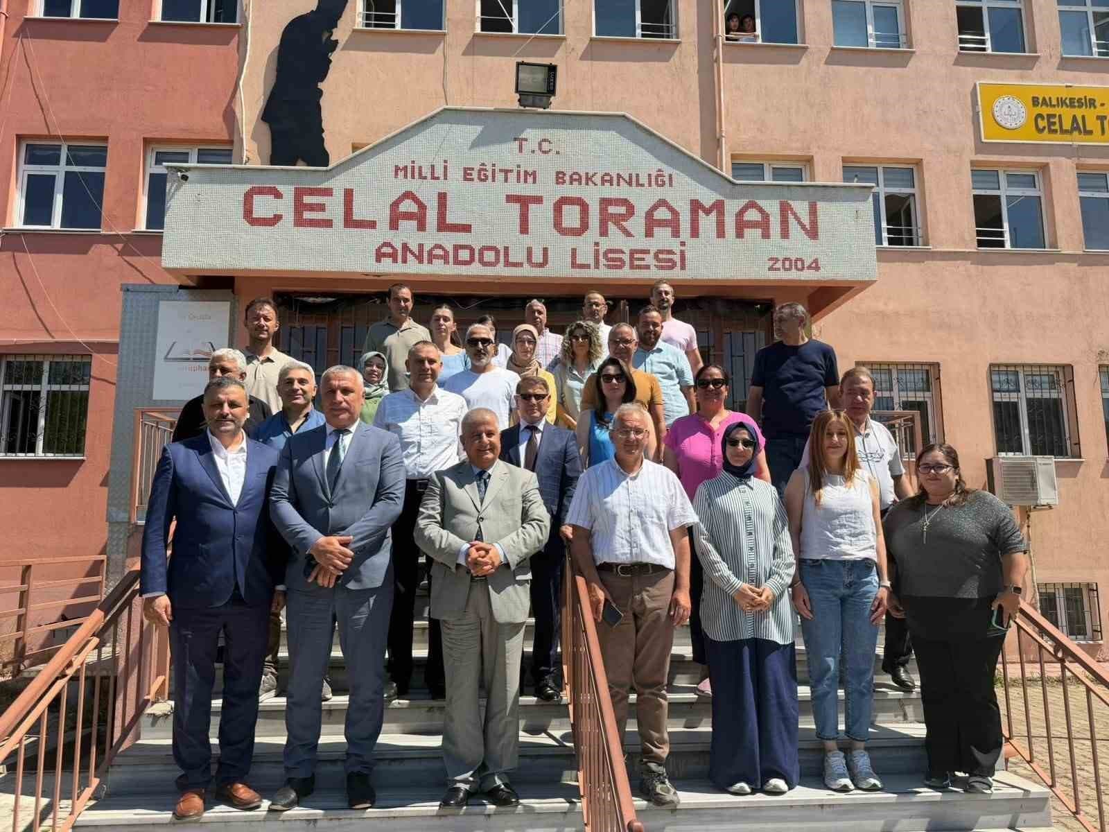 Balıkesir Milli Eğitim Müdürü Kal, Burhaniye’de okulları ziyaret etti