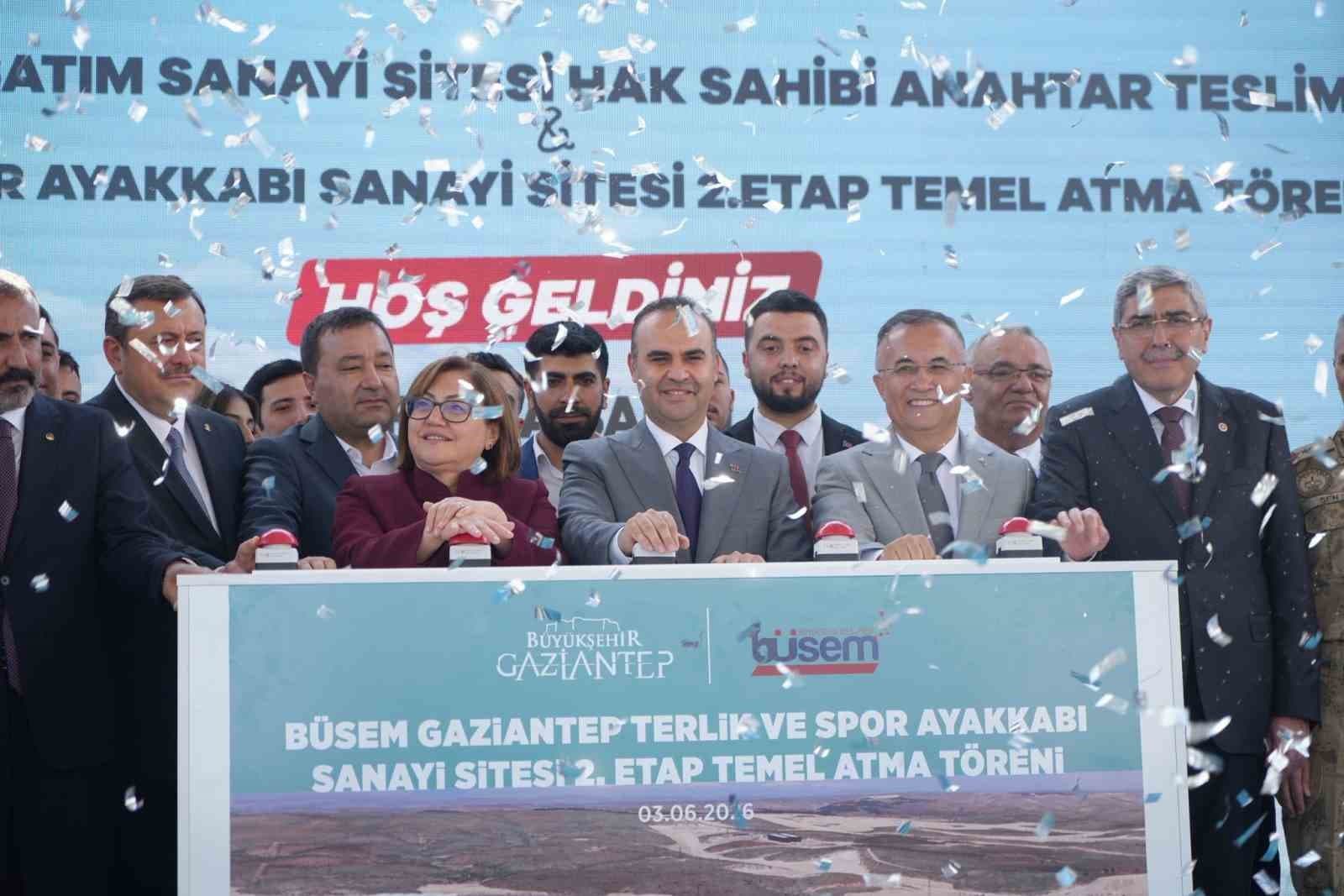 Bakan Kacır: "Türkiye olarak tarih sahnesine eskisinden çok daha kuvvetli ve çok daha iddialı çıkıyoruz"