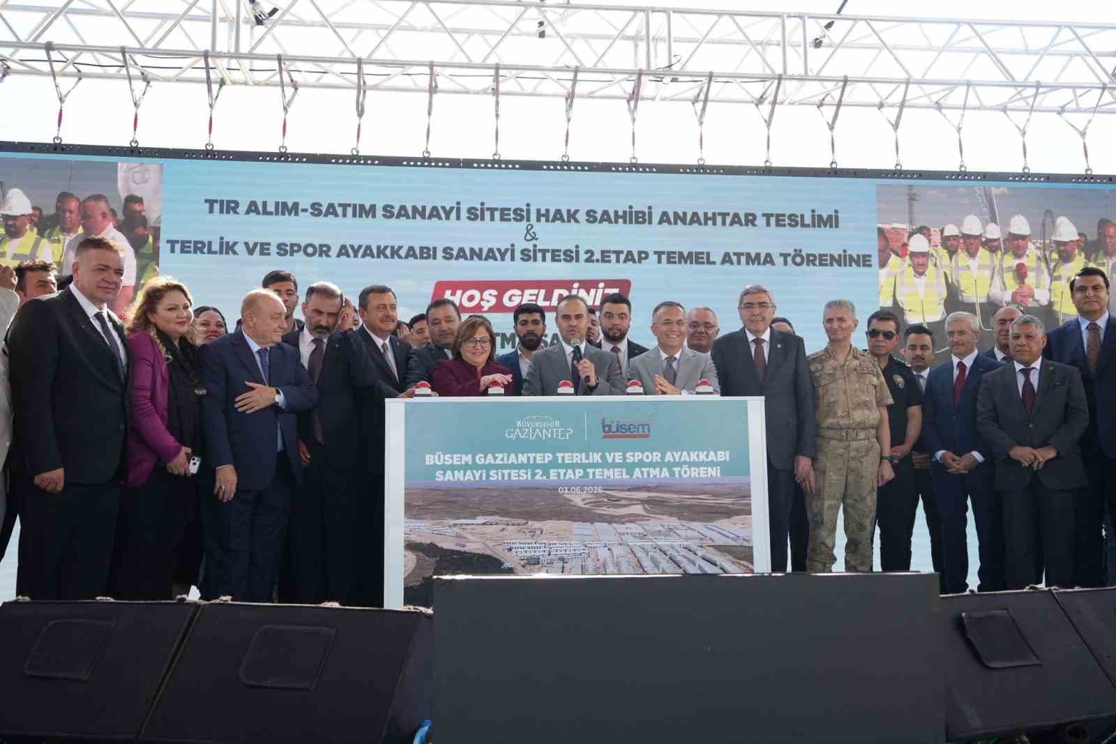 Bakan Kacır: "Türkiye olarak tarih sahnesine eskisinden çok daha kuvvetli ve çok daha iddialı çıkıyoruz"