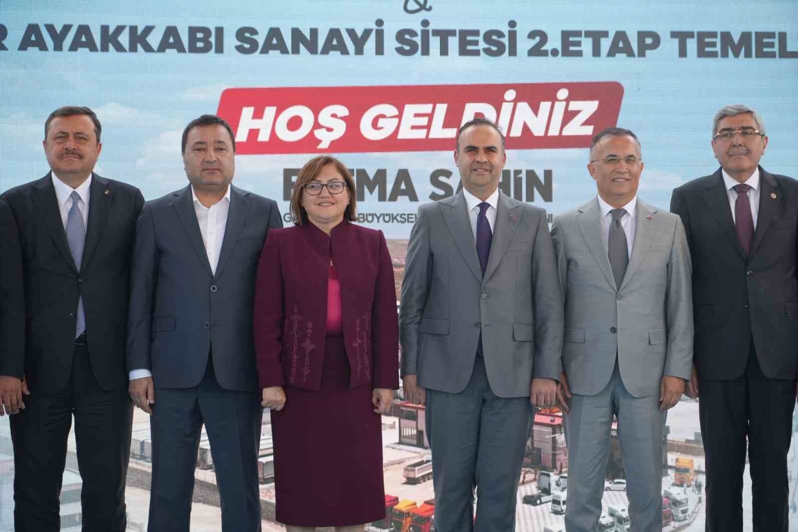Bakan Kacır: "Türkiye olarak tarih sahnesine eskisinden çok daha kuvvetli ve çok daha iddialı çıkıyoruz"
