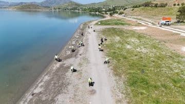 Hazar Gölü’nde dev temizlik 12 ton atık toplandı