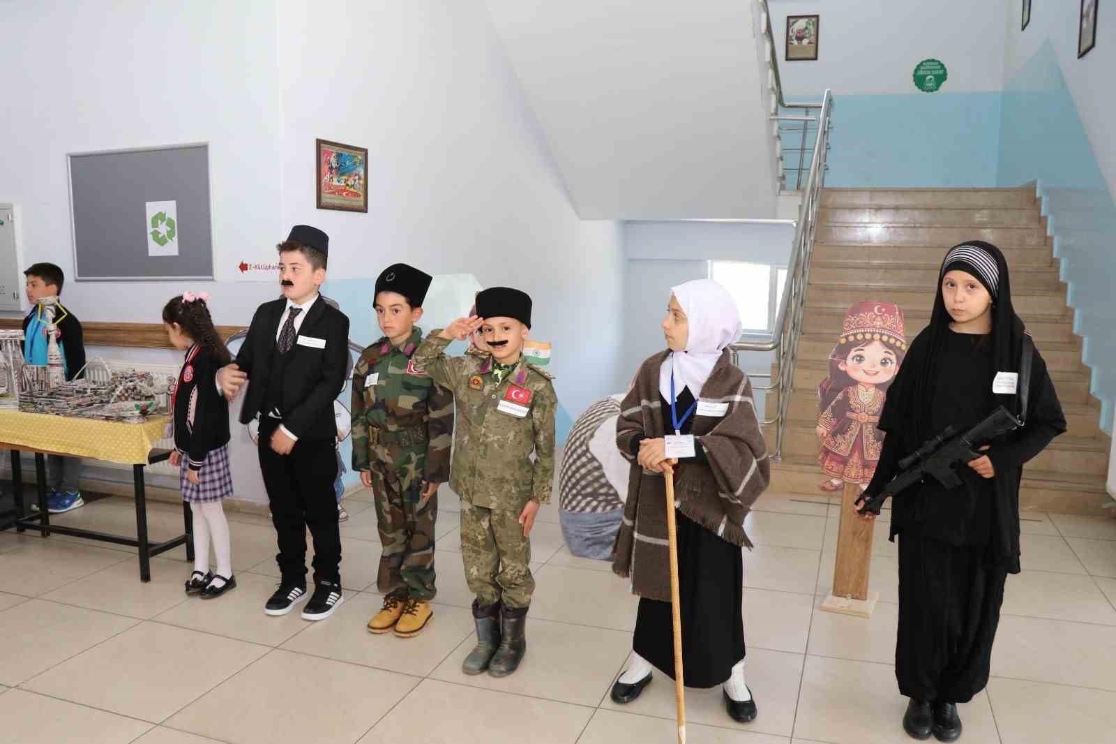 Bilim ve tarih bir arada; Mehmet Akif Ersoy İlkokulu’ndan görkemli şenlik