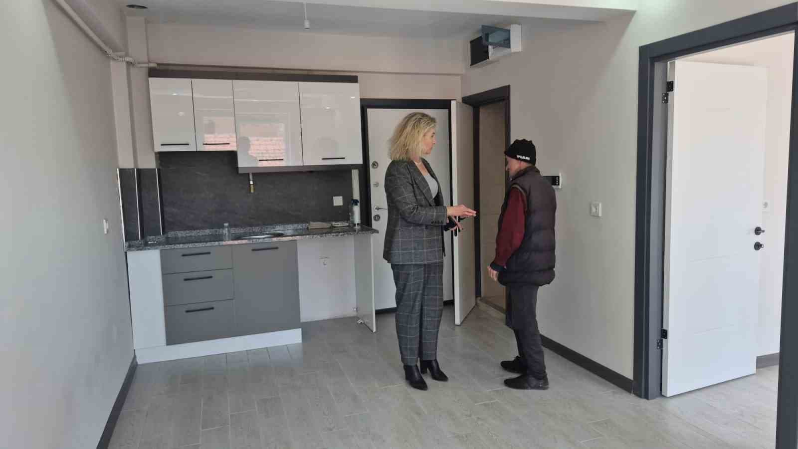 Evsiz kalan engelli vatandaş 6 aylık mücadelesinin ardından evine kavuştu