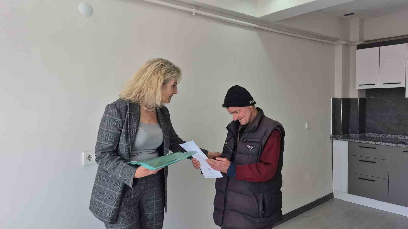 Evsiz kalan engelli vatandaş 6 aylık mücadelesinin ardından evine kavuştu