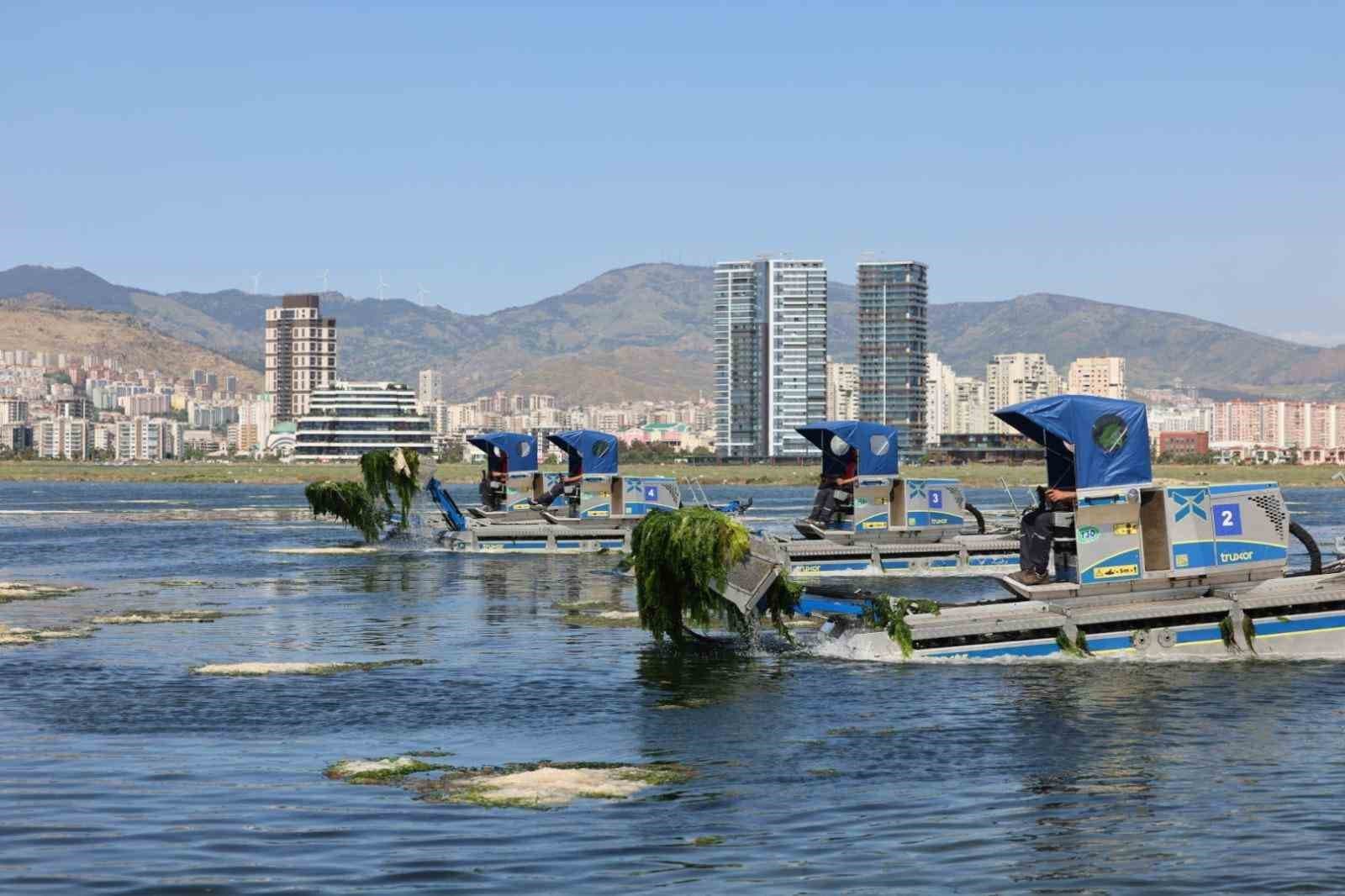 İzmir Körfezi’nden 1,2 milyon ton dip çamuru, binlerce ton atık temizlendi