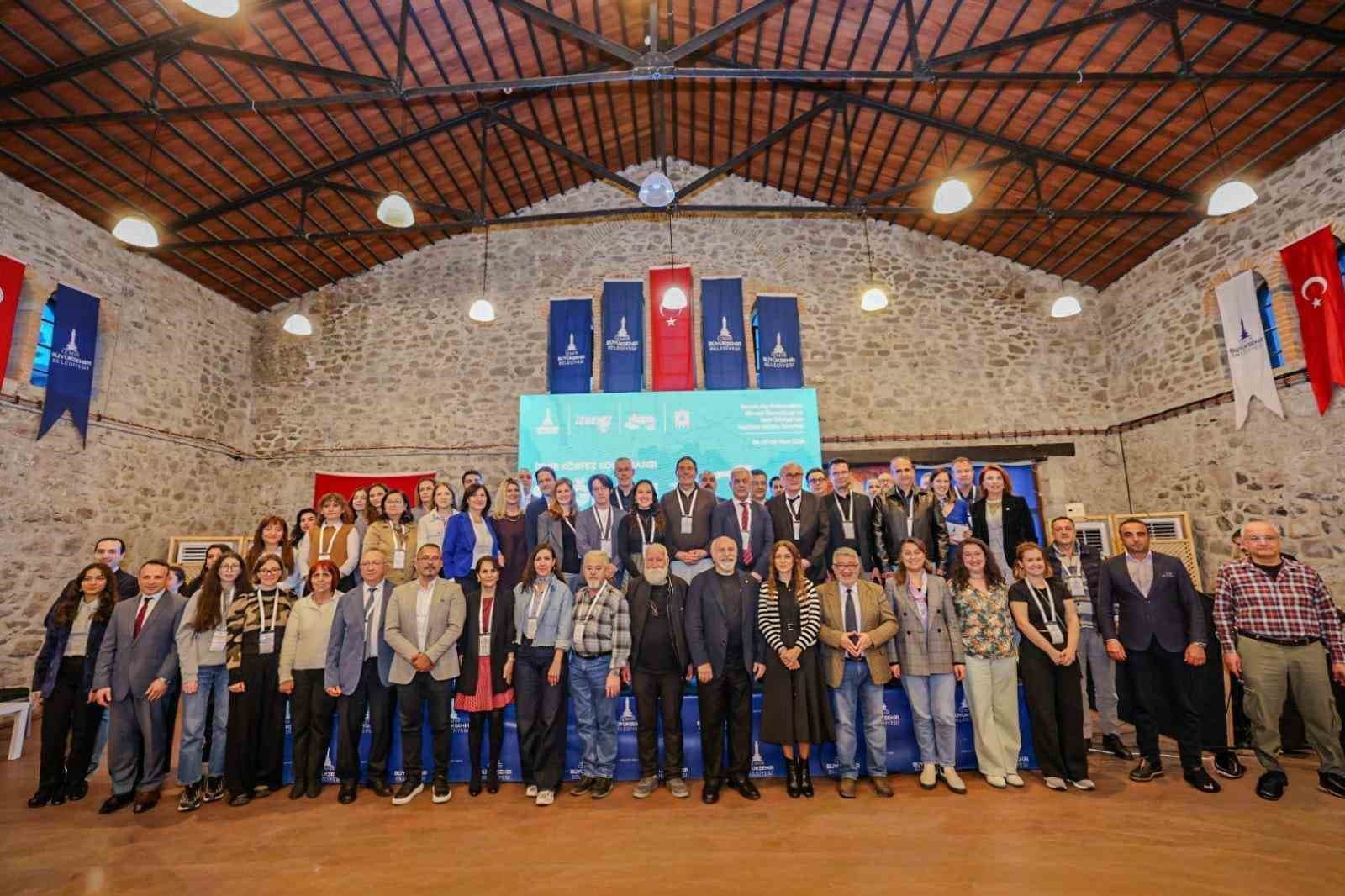 İzmir Körfezi’nden 1,2 milyon ton dip çamuru, binlerce ton atık temizlendi