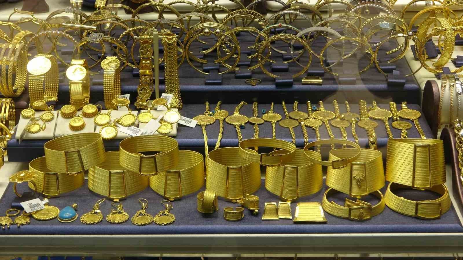Düğün sezonu öncesi kuyumcularda hareketlilik