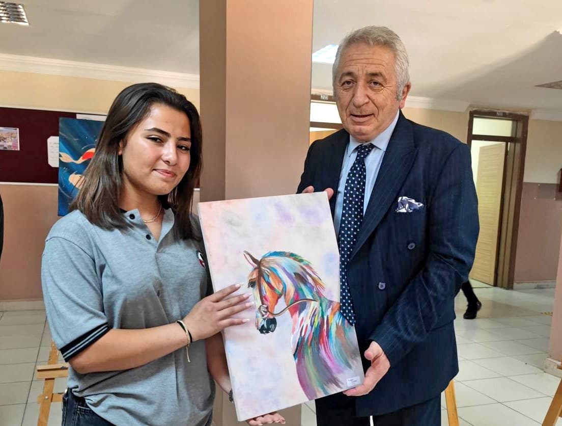Çeşme Atatürk Anadolu Lisesi’nden "Renklerin Fısıltısı" resim sergisi