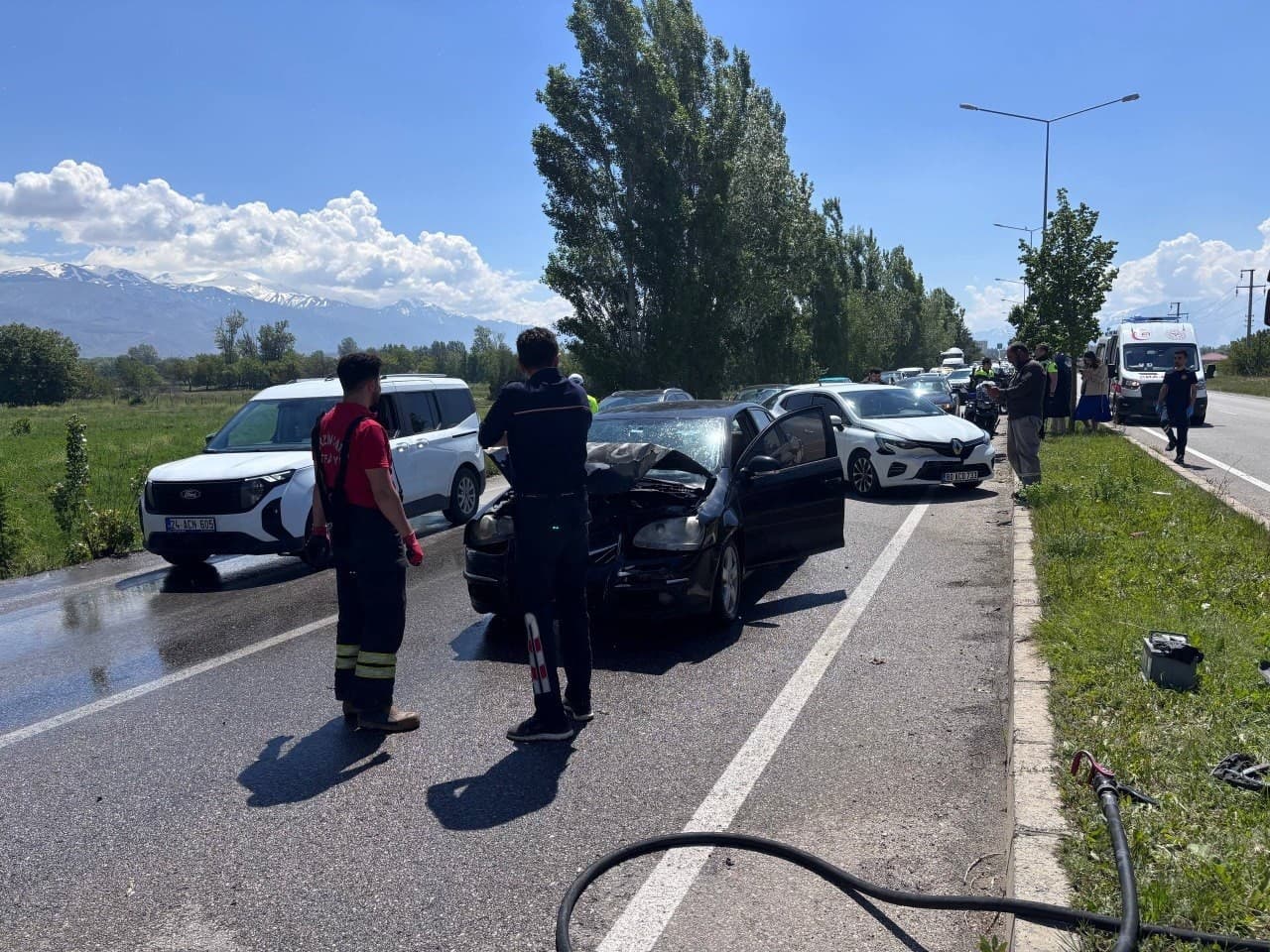 Erzincan’da 4 araçlı zincirleme kaza
