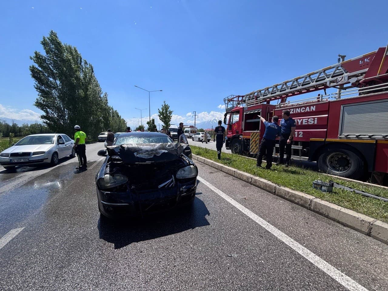 Erzincan’da 4 araçlı zincirleme kaza