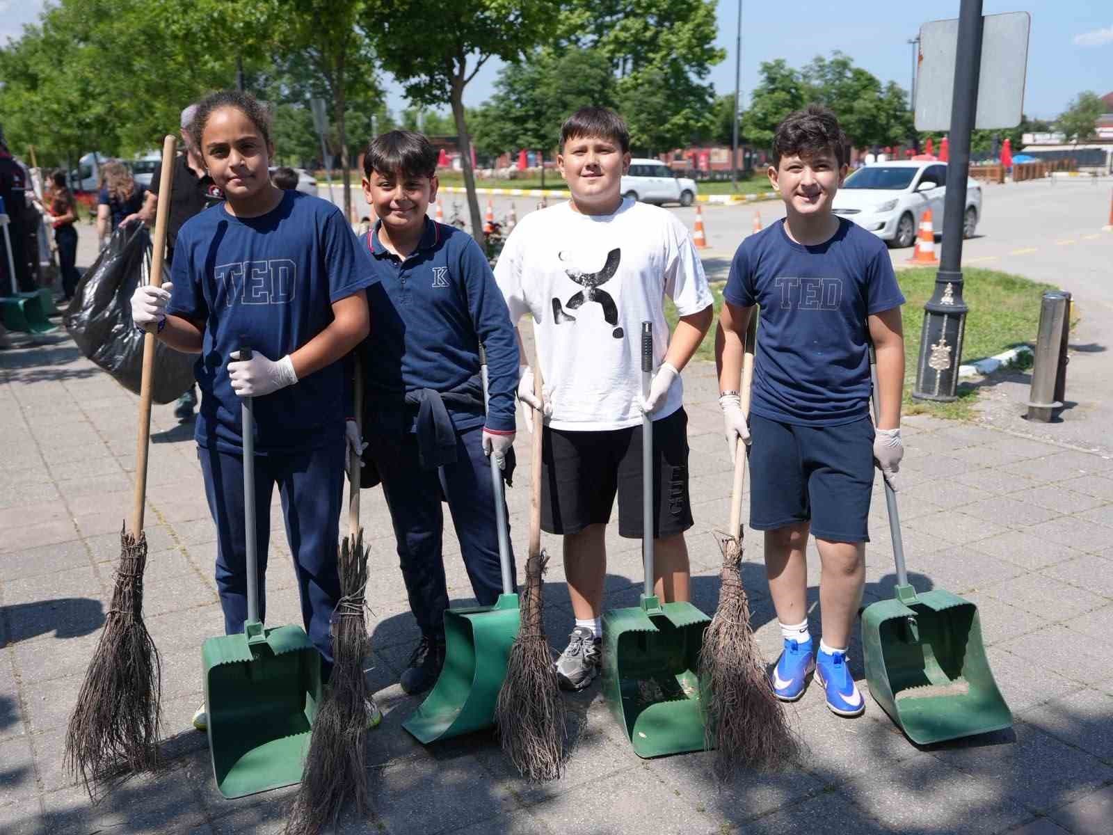 Çocuklardan ortak çağrı "Kirletme, temizle"