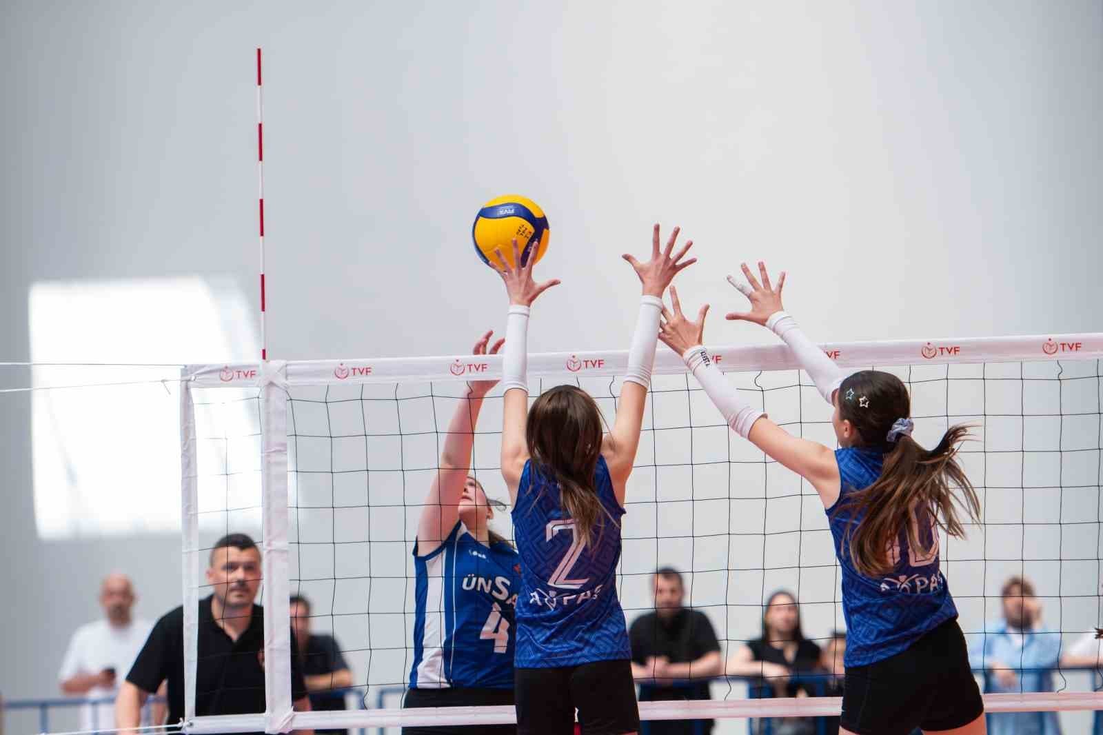 Aydın BBSK Midi Kız Takımı son 16 turuna yükseldi