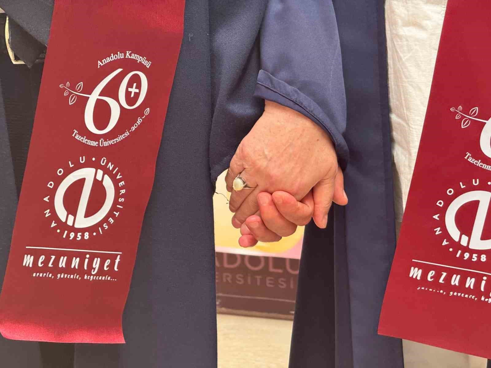 6 farklı ilde görev yapmış emekli emniyet müdürü, 65 yaşında tekrardan üniversiteden mezun oldu