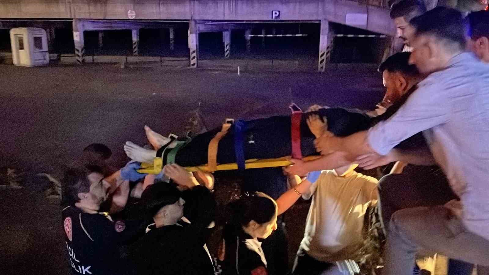 Sıkıştırılan otomobil takla attı: 4 yaralı, sürücü firarda