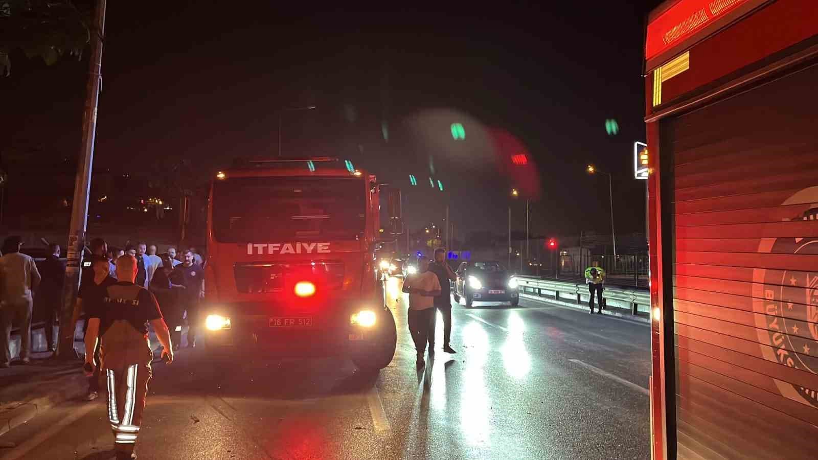 Sıkıştırılan otomobil takla attı: 4 yaralı, sürücü firarda