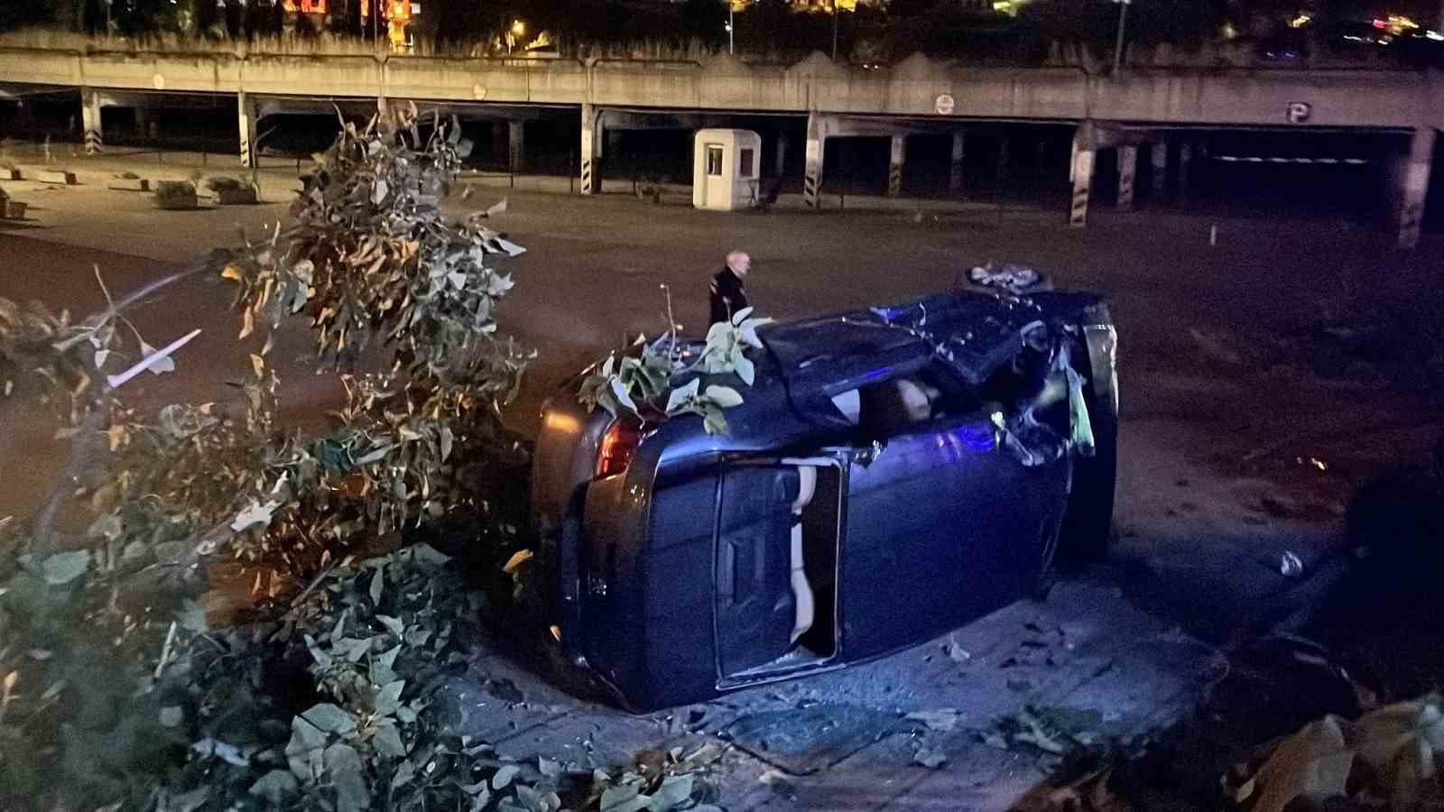 Sıkıştırılan otomobil takla attı: 4 yaralı, sürücü firarda