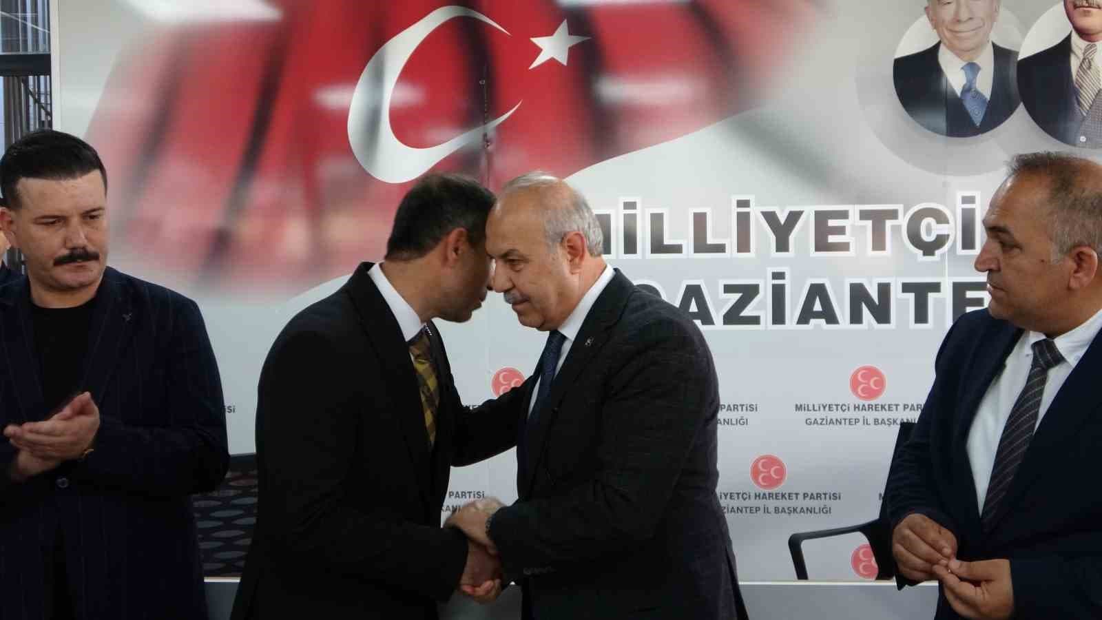 Gaziantep’te partisinden istifa eden 300 kişi MHP’ye katıldı
