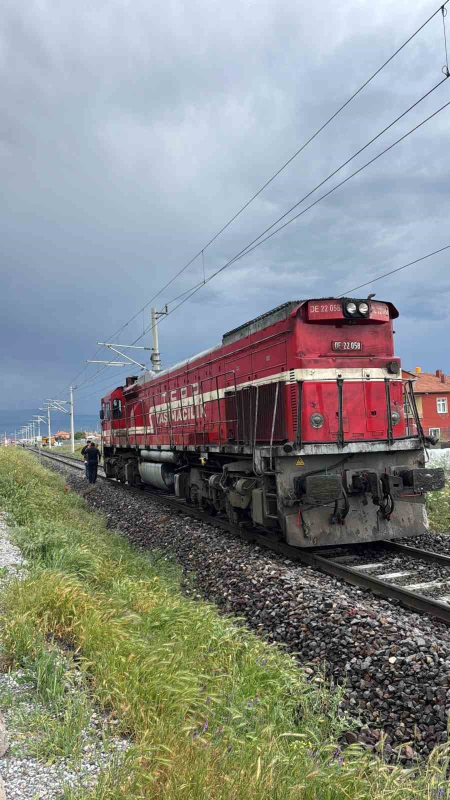 Kayseri’de hafriyat kamyonu ile lokomotif çarpıştı: 2 yaralı